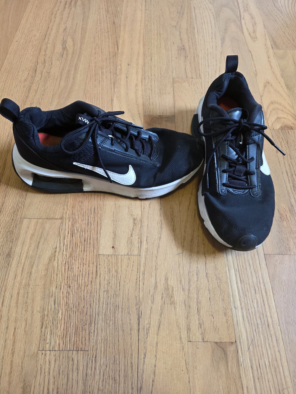 Nike Black & White Air Max Sneakers Size 9